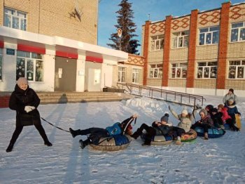 "Одевайся побыстрей и на горку поскорей" 