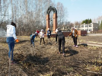 Акция «Чистый памятник»