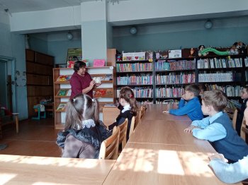 Учащиеся 2 «г» класса посетили детскую библиотеку.