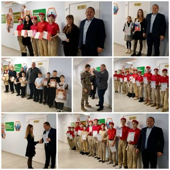 Еженедельная торжественная линейка